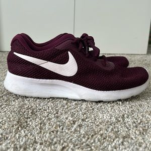 NIKE: Purple Athletic Shoe